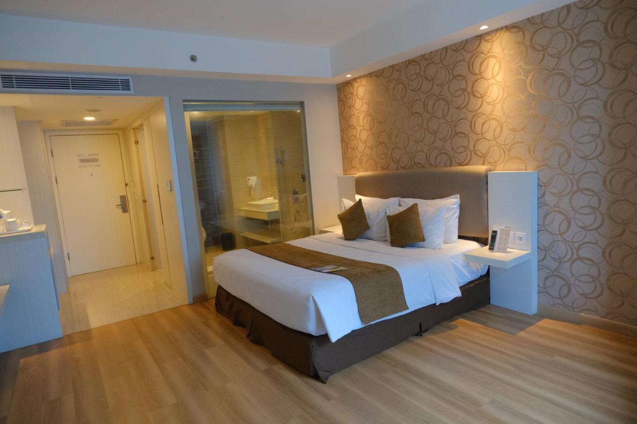 Platinum Adisucipto Hotel & Conference Center Kalasan Extérieur photo