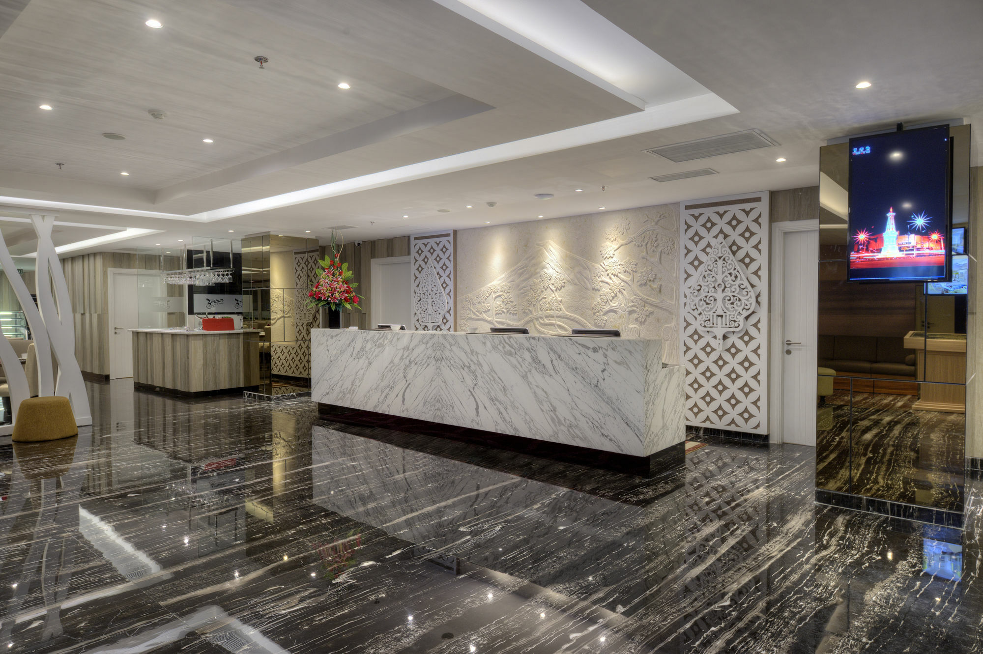 Platinum Adisucipto Hotel & Conference Center Kalasan Extérieur photo
