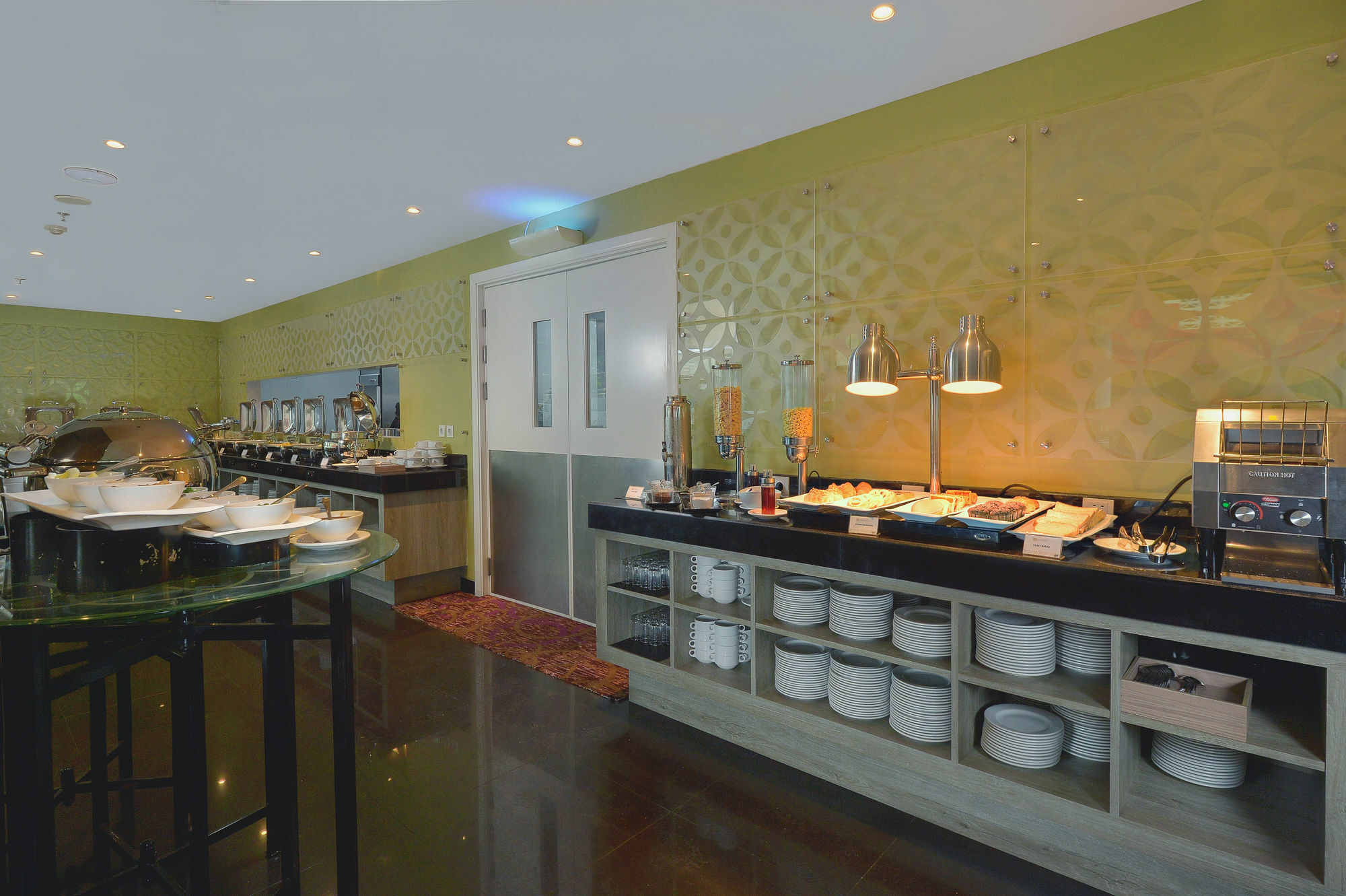 Platinum Adisucipto Hotel & Conference Center Kalasan Extérieur photo